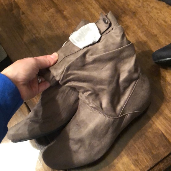 2 pairs of boots - Picture 5 of 8